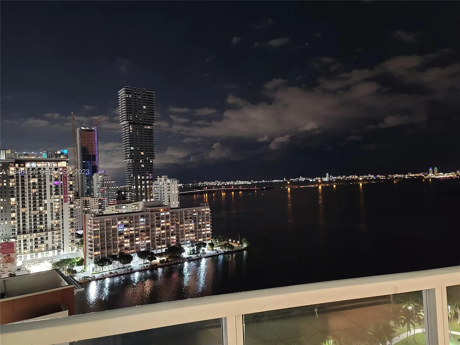 2 bed, 2.5 bath, 1325 sqft, $5,200 — Photo 3