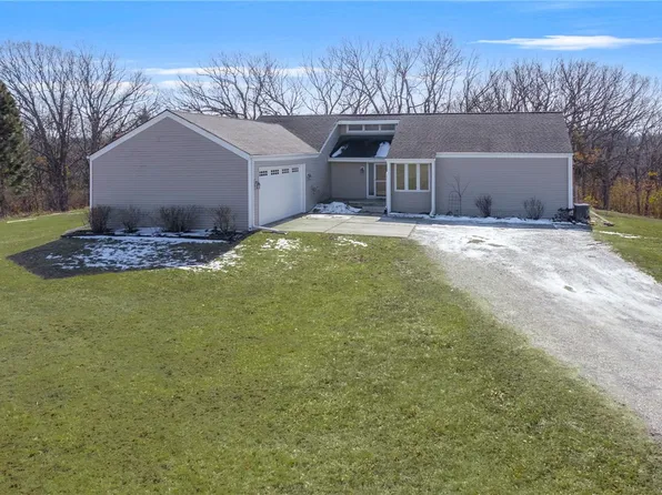 17330 Mourning Dove Dr, Earlham, IA 50072
