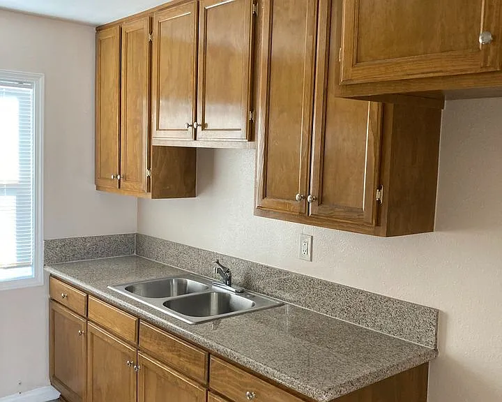 6331 Templeton St #B — Photo 3