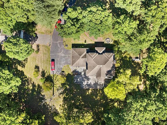 5th image of 41216 Bridges Farm Ln