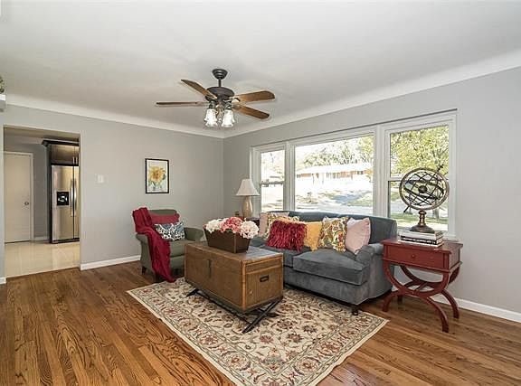 4th image of 24 Grand Circle Dr