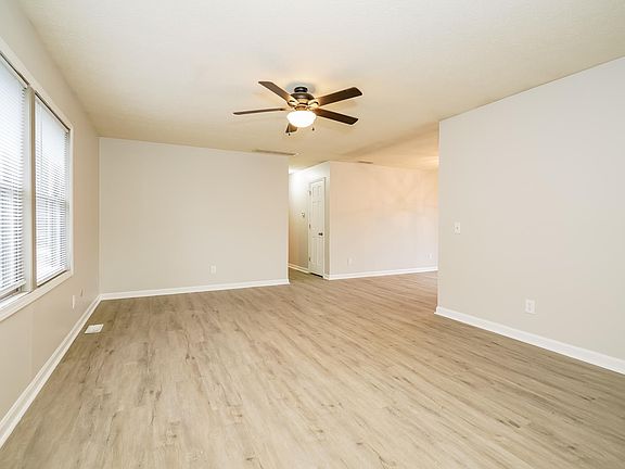 4th image of 5342 Villa Ct
