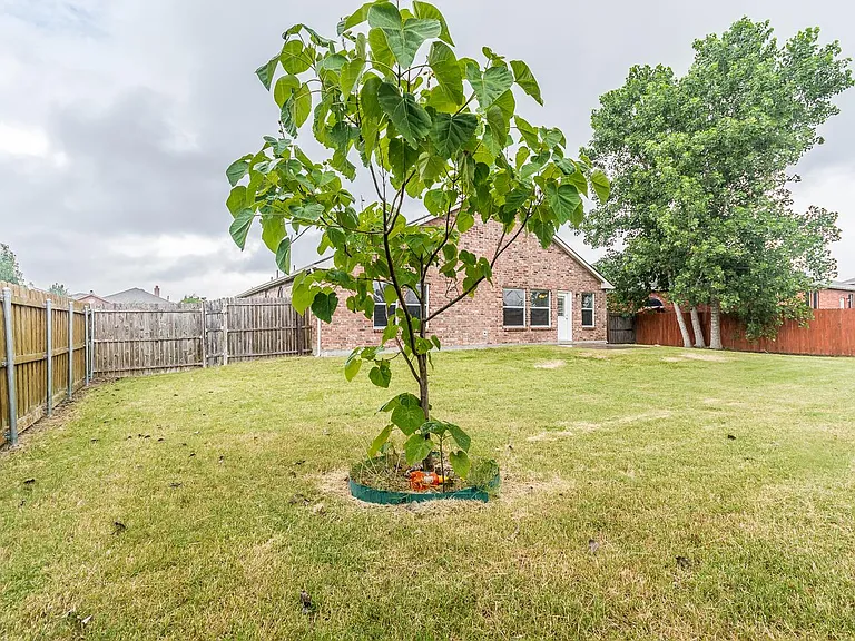 1413 Gordon Dr — Photo 4