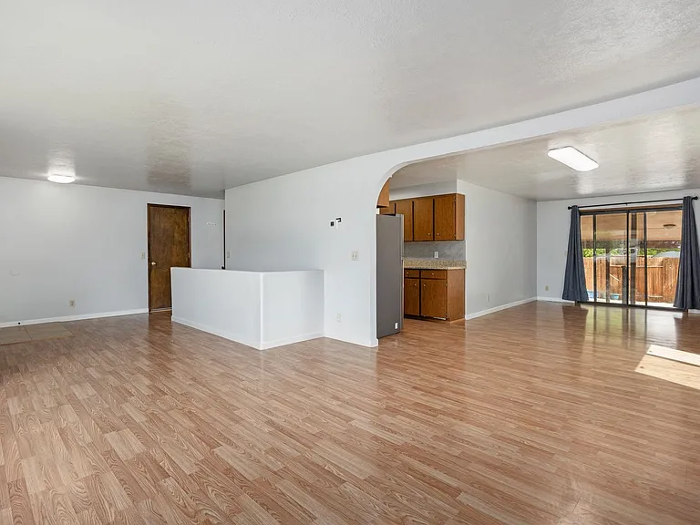 158 Ridgeway Dr — Photo 4
