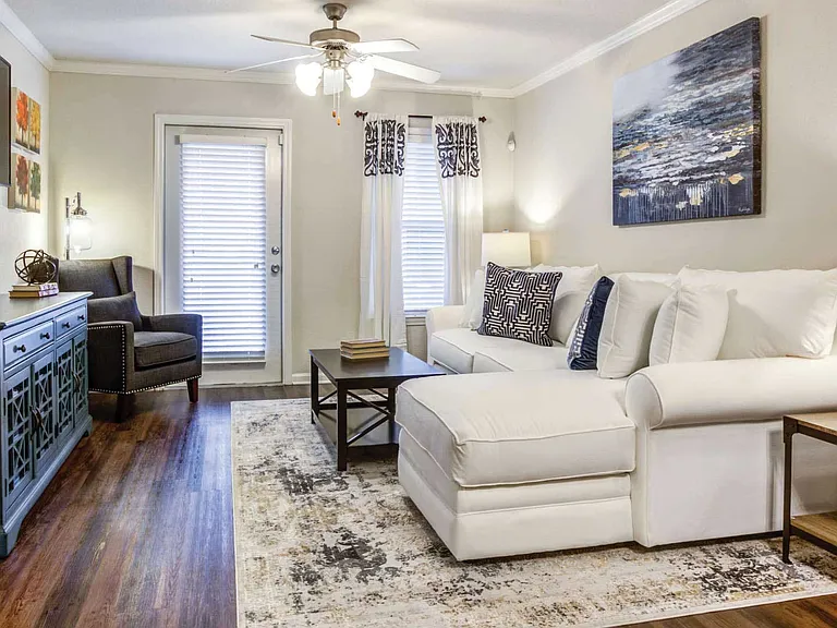 Carolina Point Apartments — Photo 2