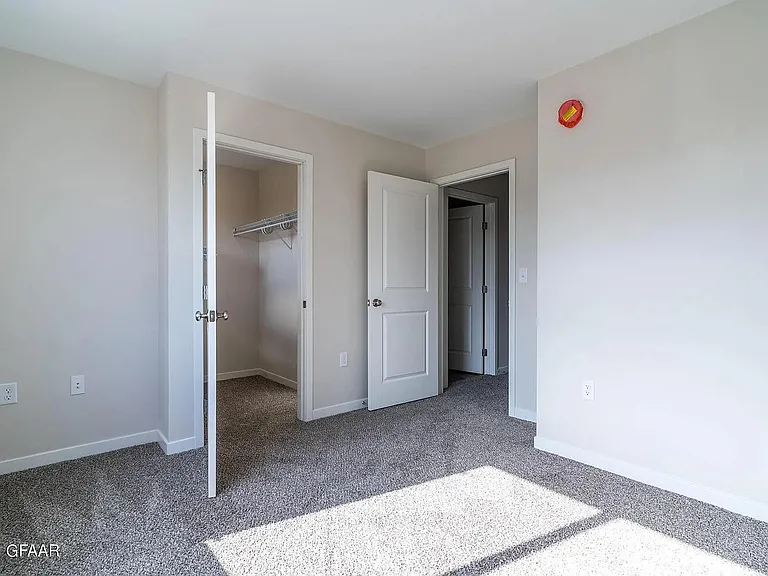 895 Thames Ct — Photo 25