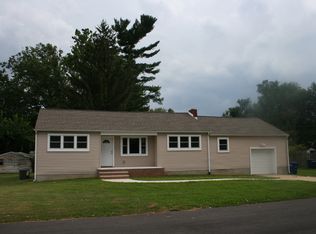 7 Grand Ave, Bordentown, NJ 08620