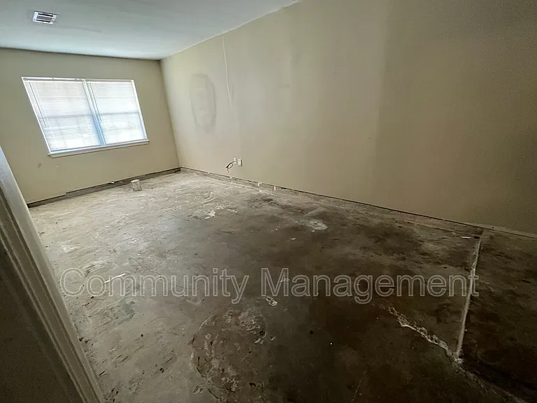 16813 Vermillion Dr — Photo 9