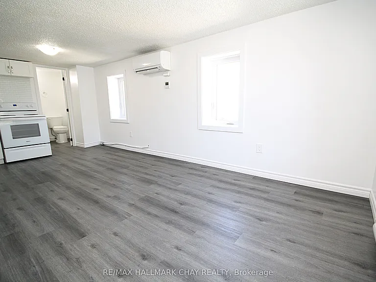 58 Queen St W #5 — Photo 2