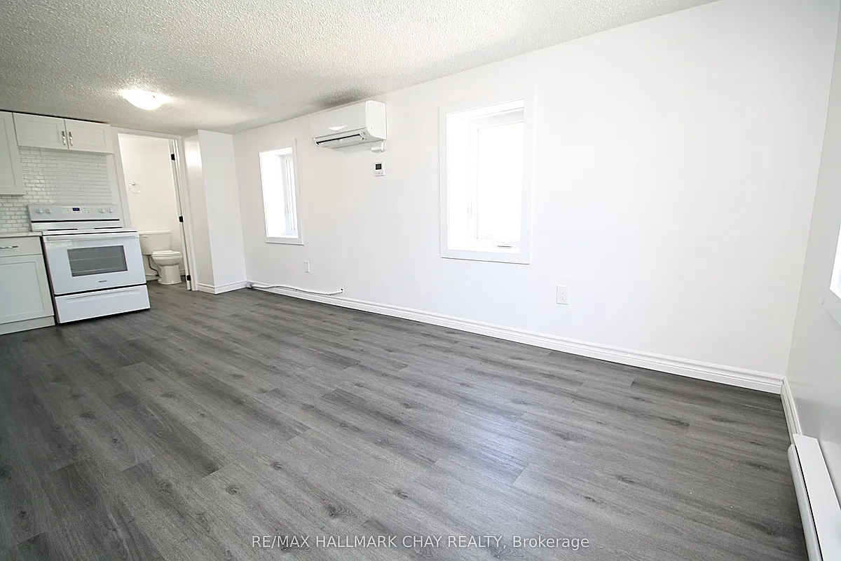 Building Photo - 58 Queen St W #5