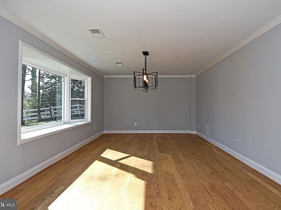5th image of 1612 Sherwood Hall Ln