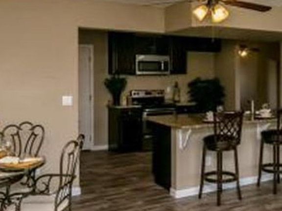 5th image of 2625 Glengarry Dr
