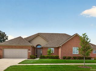 49661 Manistee Dr, Chesterfield, MI 48047
