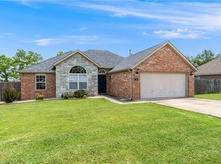 720 Reisling St, Centerton, AR 72719