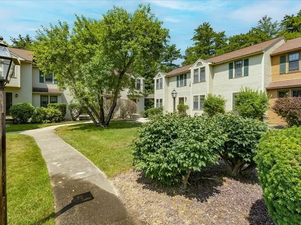 133 Apache Way Unit 133, Tewksbury, MA 01876