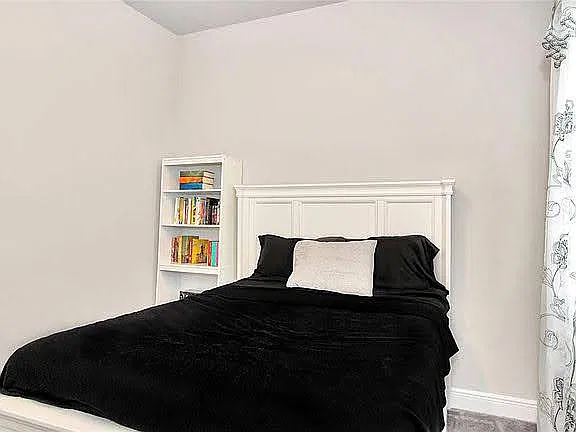 3 bed, 2200 sqft, $3,395 — Photo 2