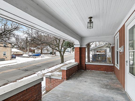 4th image of 1220 N Rockton Ave