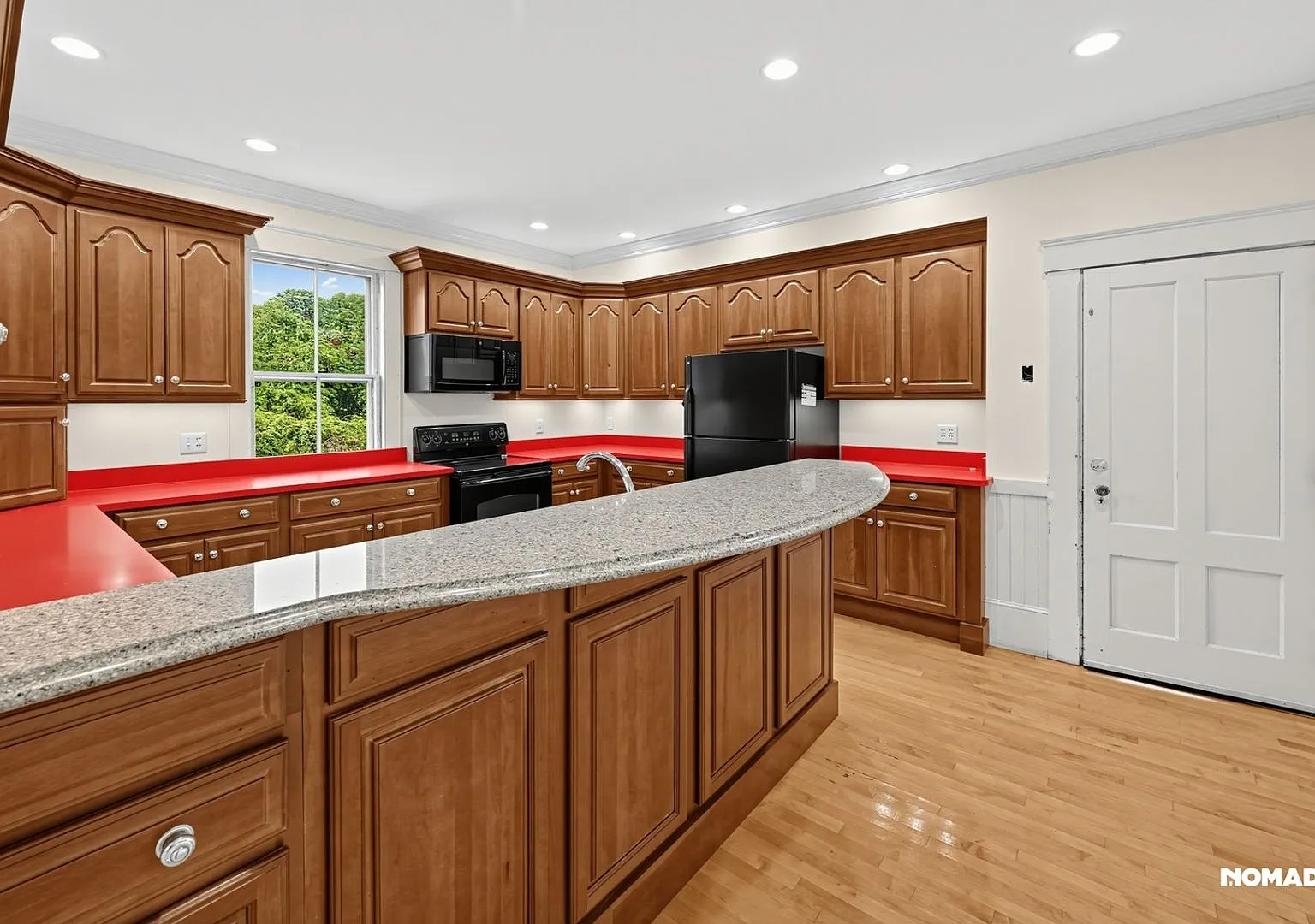 Spacious 6BR House in Fitchburg — Photo 3