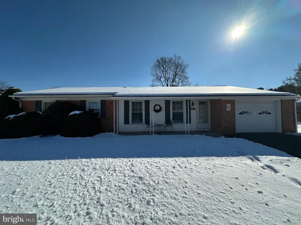 10829 Oak Valley Dr, Hagerstown, MD 21740