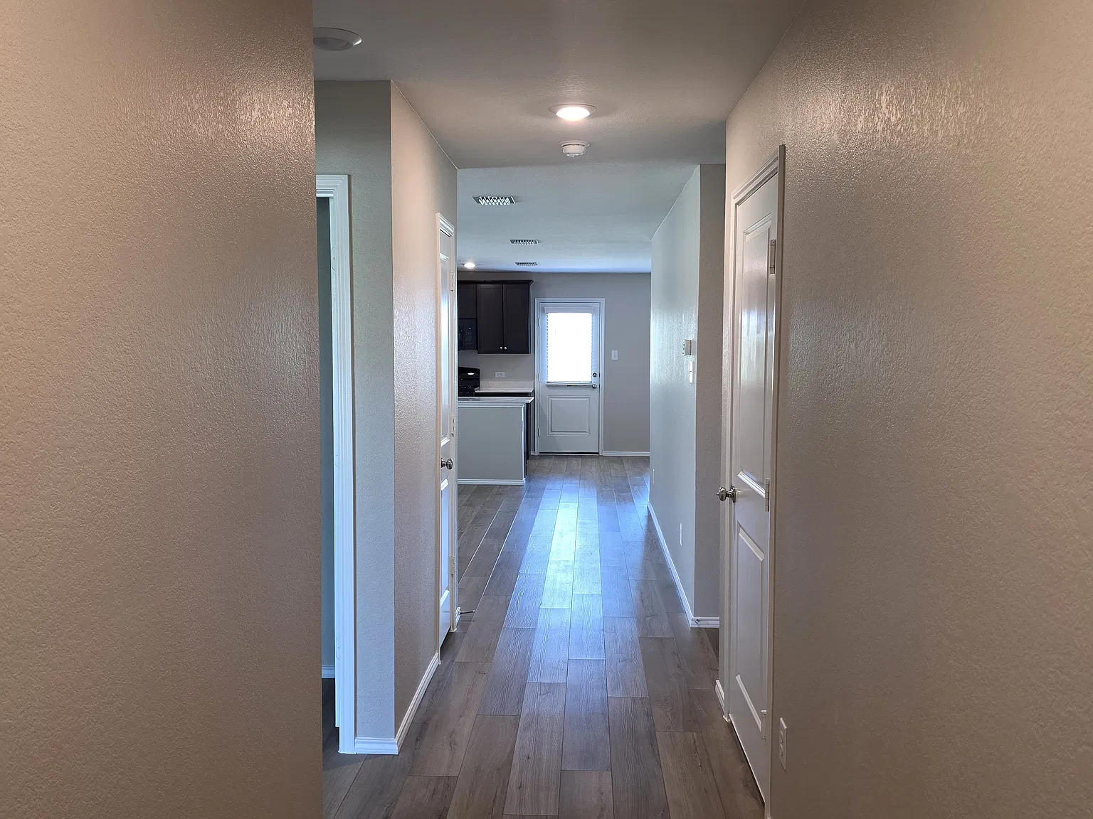 3 bed, 1365 sqft, $1,850 — Photo 4