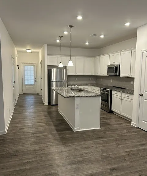 923 Millstream Dr — Photo 4
