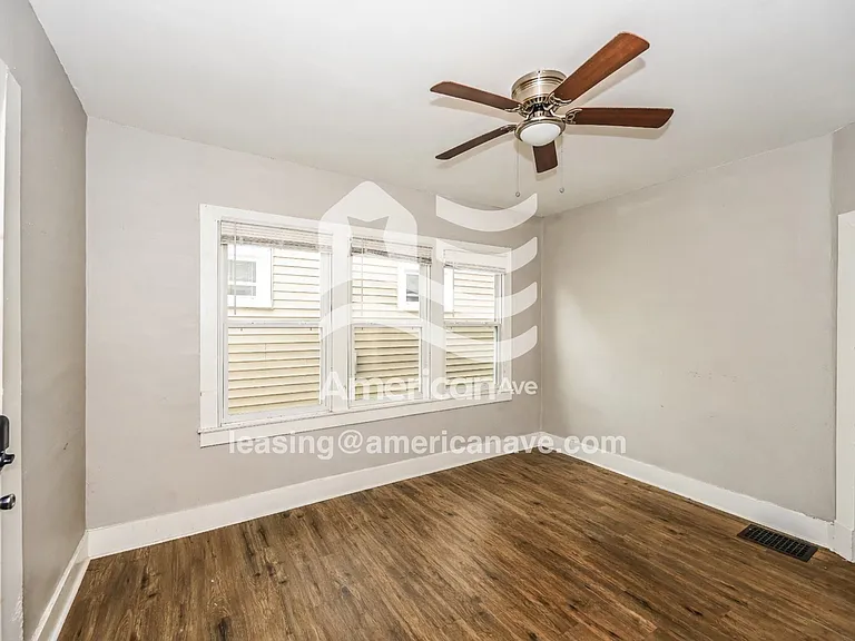 675755_004_living_room_4.jpg