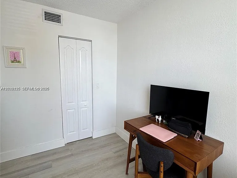 2000 NE 135th St #609 — Photo 12