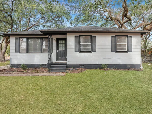1652 Larry St, Charleston, SC 29406