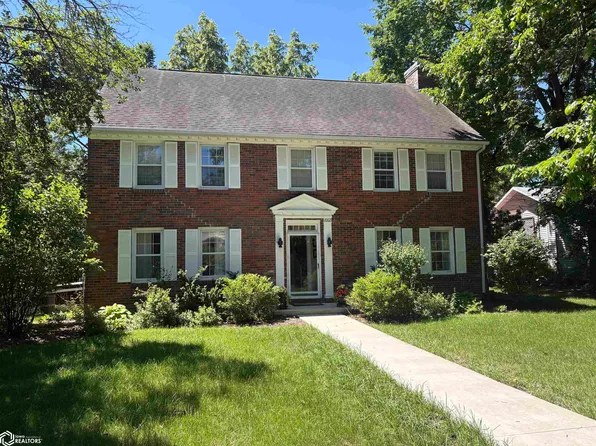 1002 E Burlington Ave, Fairfield, IA 52556