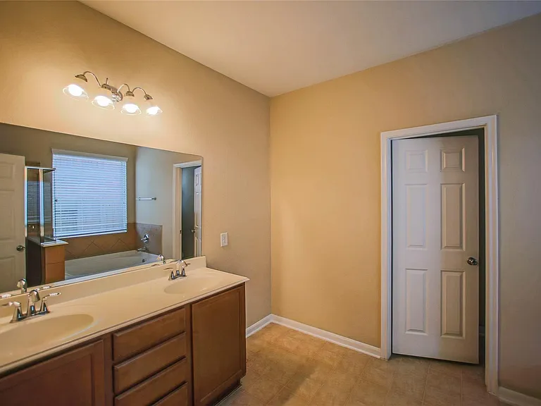 24030 Buffalo Cove Ln — Photo 12