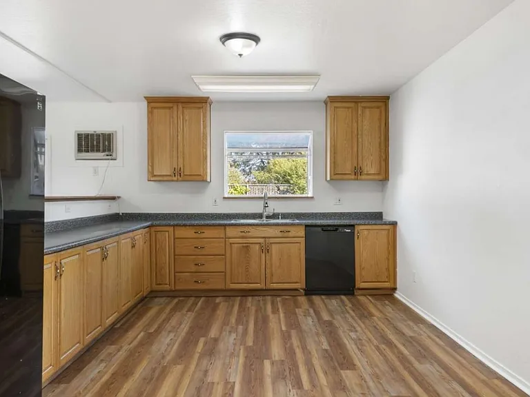 1024 Tyler St — Photo 3