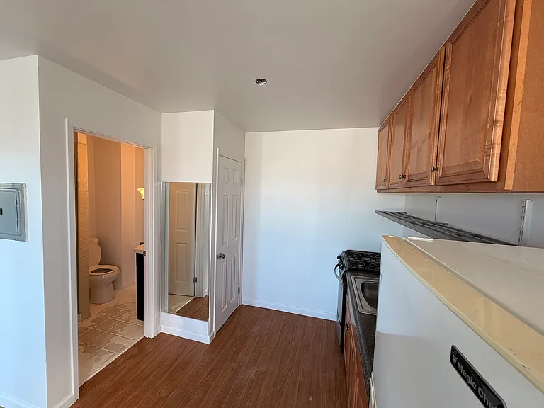 466 Milton Ave #B — Photo 3