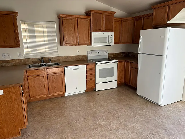 790 NW Green Forest Cir — Photo 4