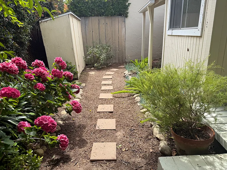 San Leandro Ln — Photo 21