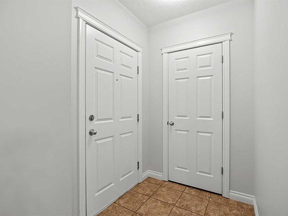 5th image of 24 S Hemlock Cres SW #3203