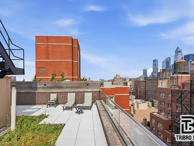 151 W 21st St #3A — Photo 9