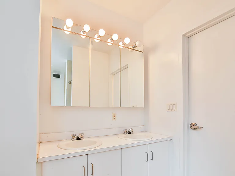 135 William St #13A — Photo 8