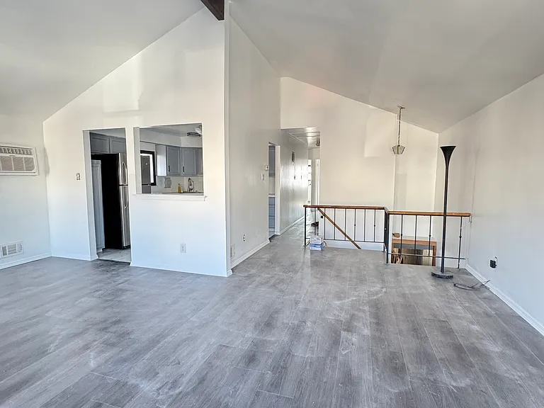 98 Logan Ave #2A — Photo 12