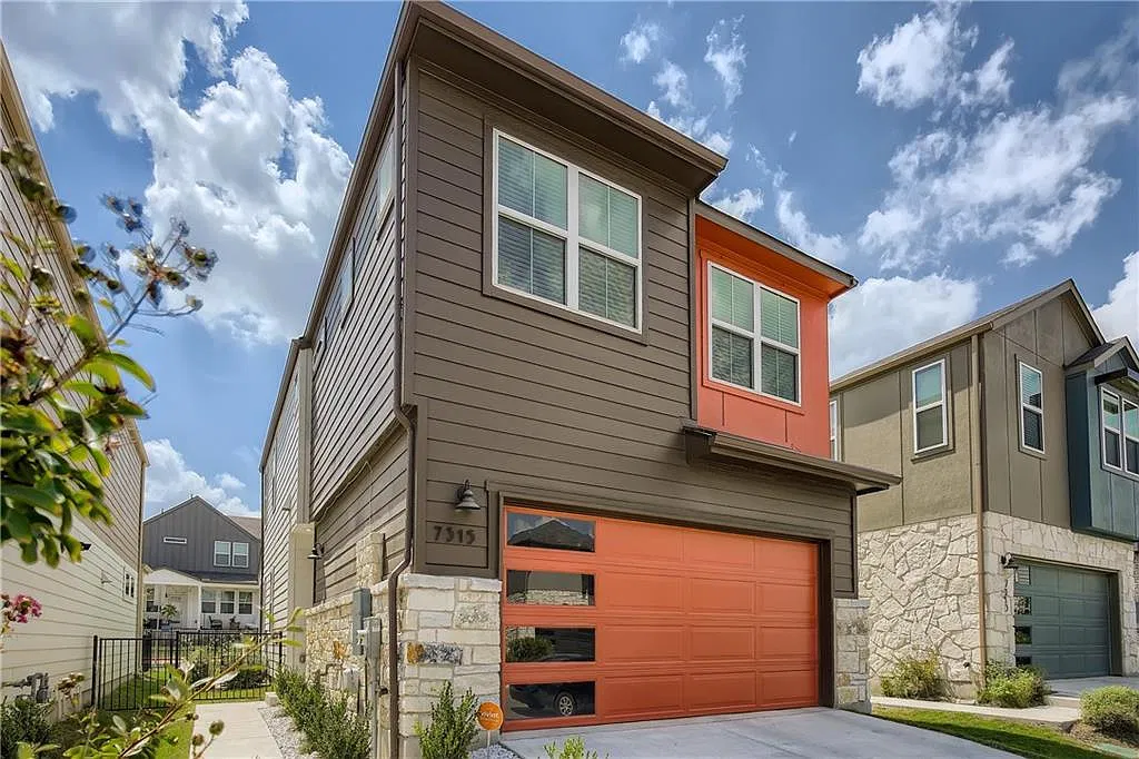 3 bed, 2.5 bath, 1641 sqft, $2,395 — Photo 1