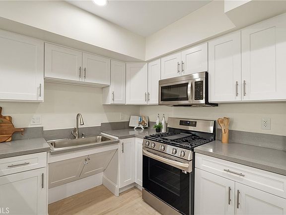 5th image of 1409 N Hobart Blvd