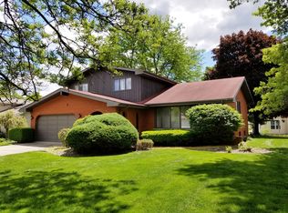 16W661 90th St, Willowbrook, IL 60527