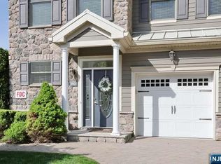 802 Whitney Ln, Allendale, NJ 07401