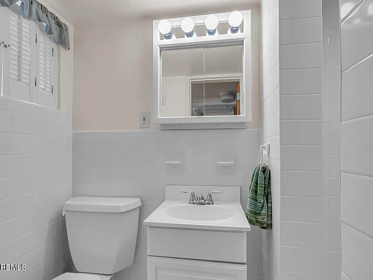 221 Harrison Ave — Photo 26
