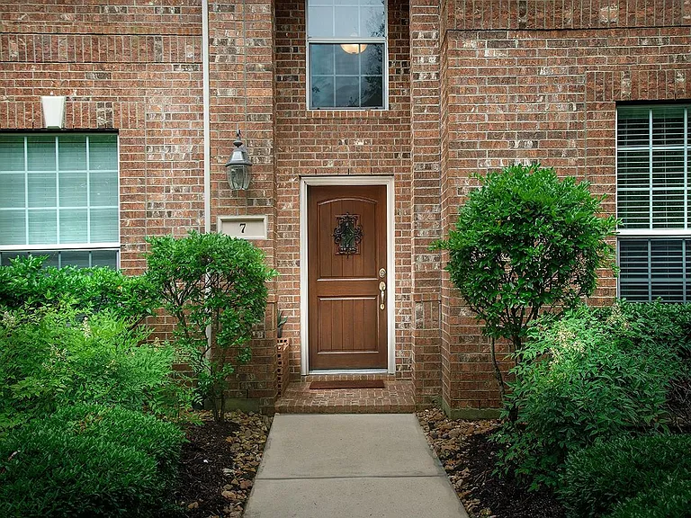 7 Bettina Ln — Photo 2