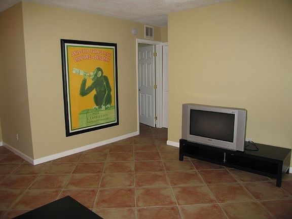 4th image of 817 SW 29th St APT 6