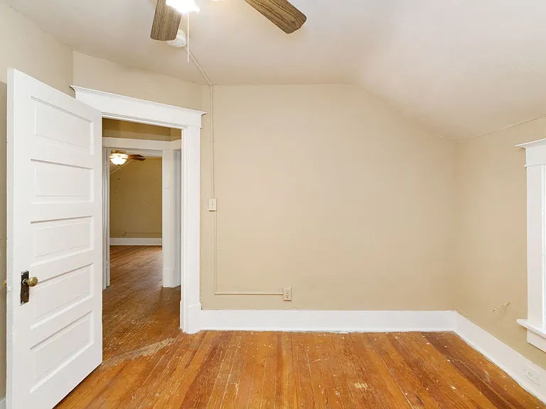 1215 Poyntz Ave — Photo 7