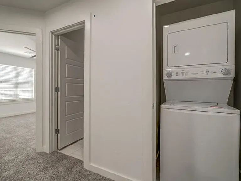 7901 NW 135th Ter — Photo 15