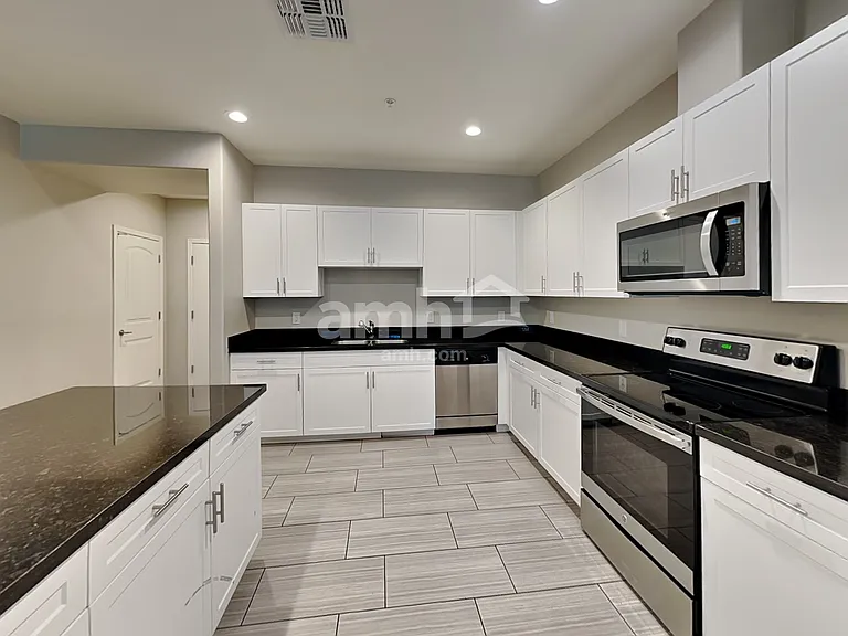 20769 W Thomas Rd — Photo 3