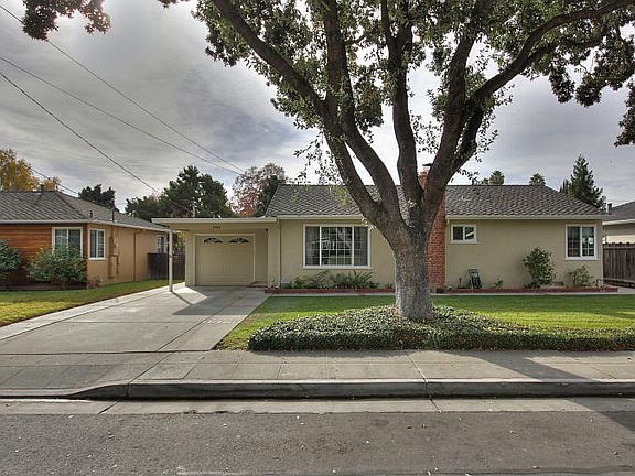2nd image of 3062 Fresno St