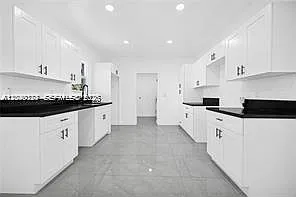 1301 Sharar Ave — Photo 17
